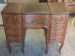 Transition XVIIIth dressing table Restoration of a Transition XVIIth walnut and conifer dressing table