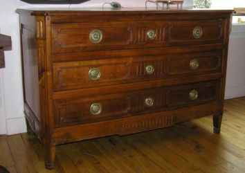 Commode d'époque Louis XVI en acajou Restauration commode époque Louis XVI en acajou massif.