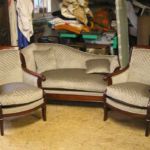Fauteuils et méridienne d'époque Restauration en acajou avec tissu gaufré Lelièvre Paire de fauteuils et méridienne d'époque Restauration avec tissu gaufré Lelièvre